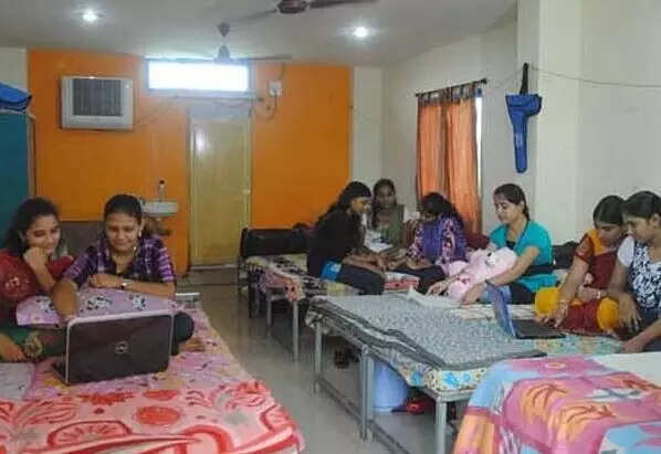 பெண்களே மகிழ்ச்சி செய்தி … ரூ.200-ல் பாதுகாப்புடன் தங்கும் விடுதி! – அரசின் அசத்தல் திட்டம்…