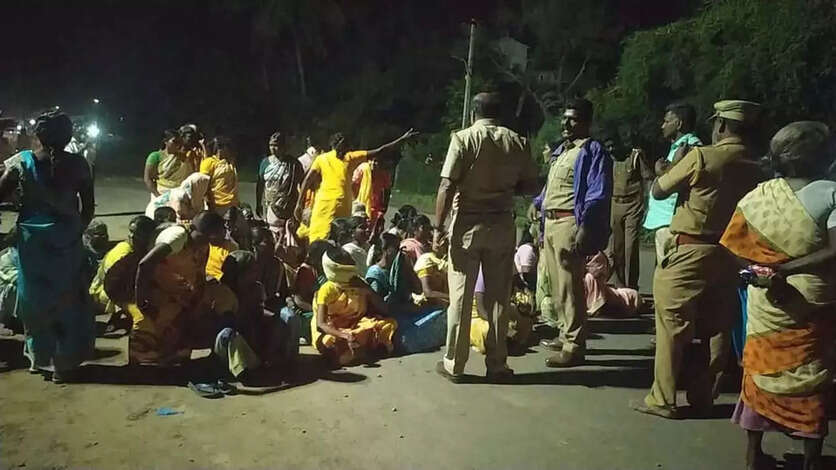 மாணவர்களின் முன்விரோதத்தால் இரு கிராமங்களுக்கு இடையே மோதல்!