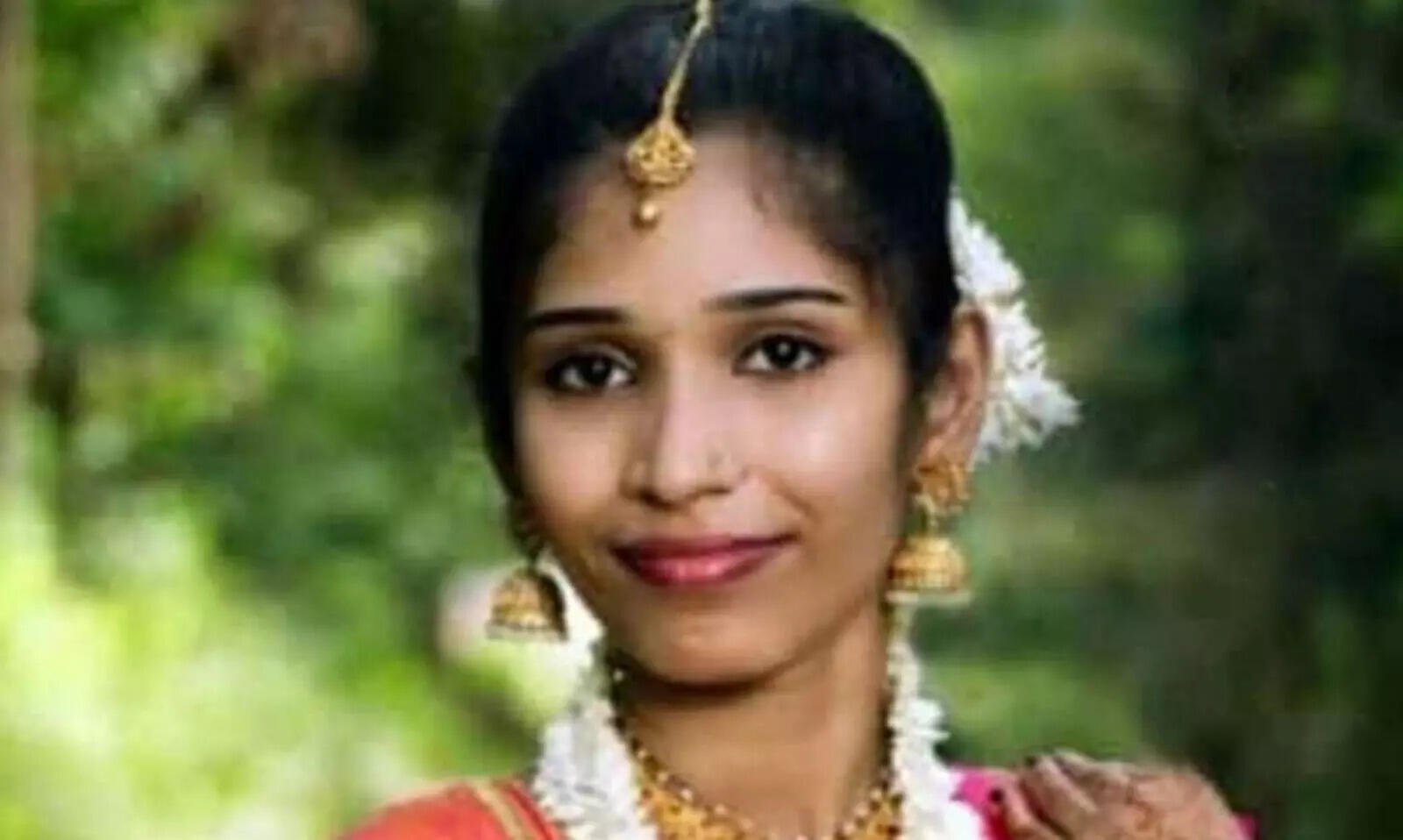 கிரைண்டரில் துப்பட்டா சிக்கி இளம்பெண் உயிரிழப்பு!!