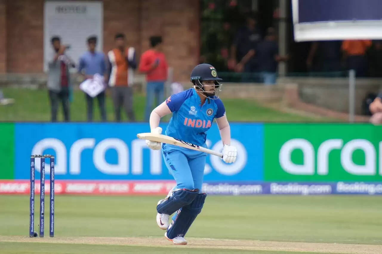 உலகக்கோப்பை அரையிறுதிக்குள் நுழைந்த இந்திய மகளிர் அணி!!