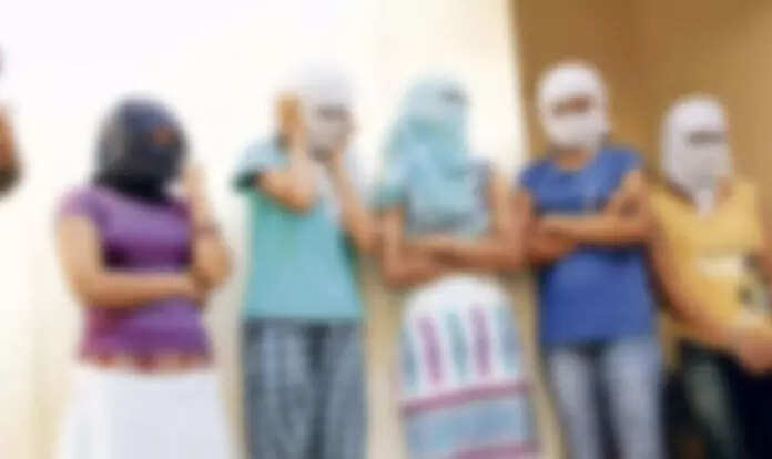 9 பெண்களை ஏமாற்றி பாலியல் தொழில்!!