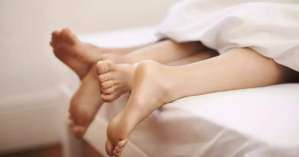 மாணவிகளிடம் முதலிரவு குறித்து பேசிய ஆசிரியர்!!