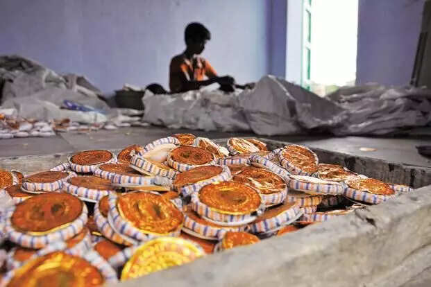 பட்டாசு ஆலை உள்குத்தகை – ஆட்சியர் கடும் எச்சரிக்கை!!