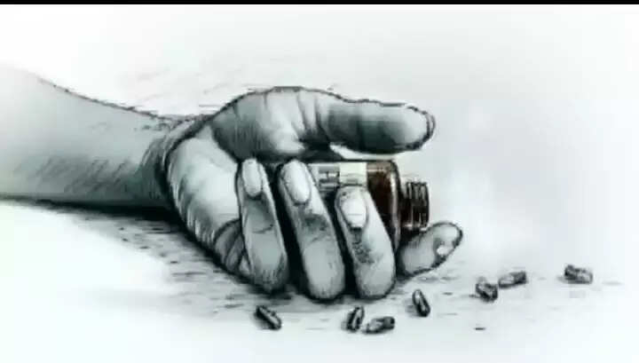 பூச்சிமருந்து பாட்டிலில் தண்ணீர் ஊற்றிக் குடித்த 3 சிறுமிக்கு நேர்ந்த நிலை ..!!