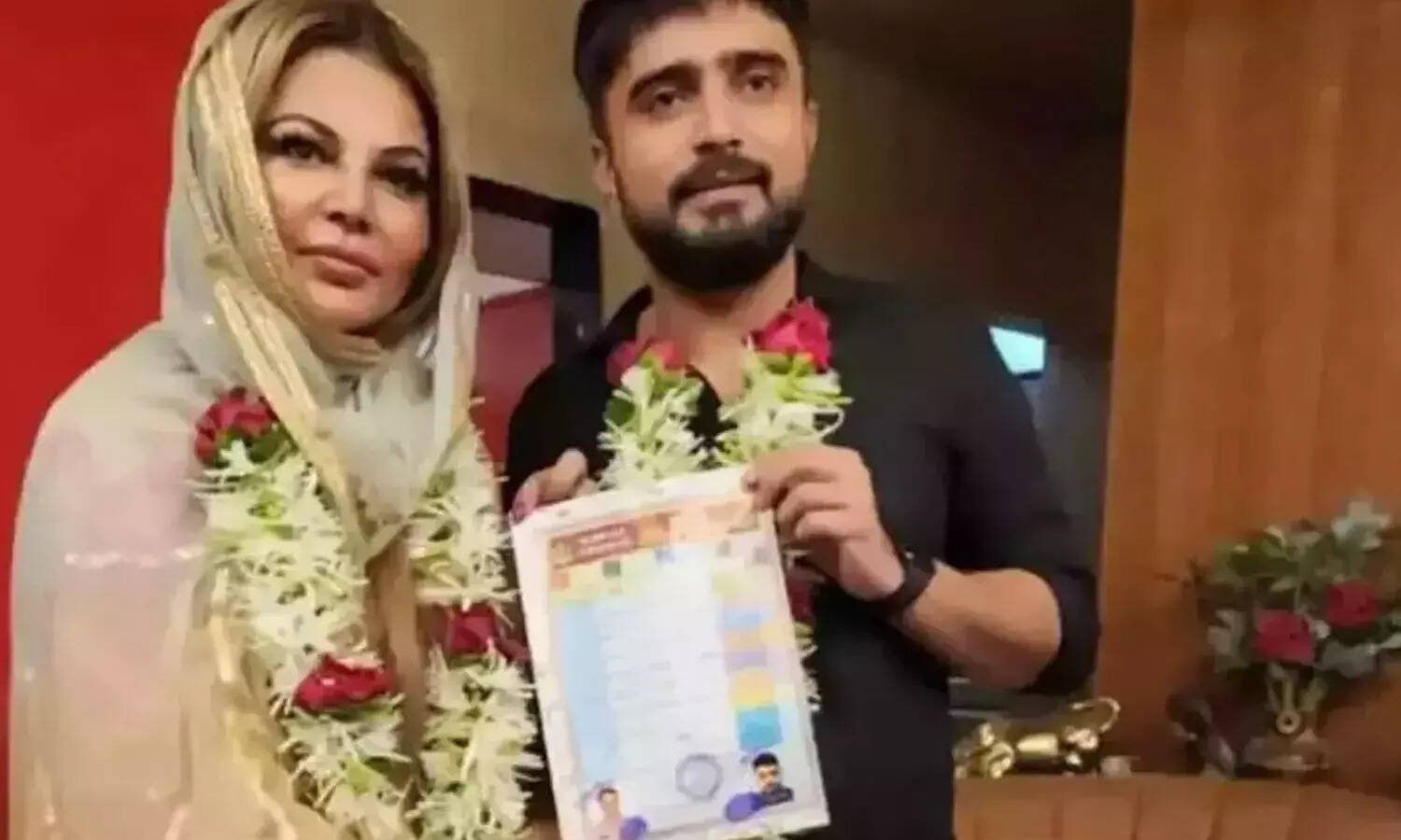 அவர் என்னை நிர்வாணமாக படம் பிடித்து பணத்திற்காக விற்றுவிட்டார் - பிரபல நடிகை பரபரப்பு குற்றச்சாட்டு..!!