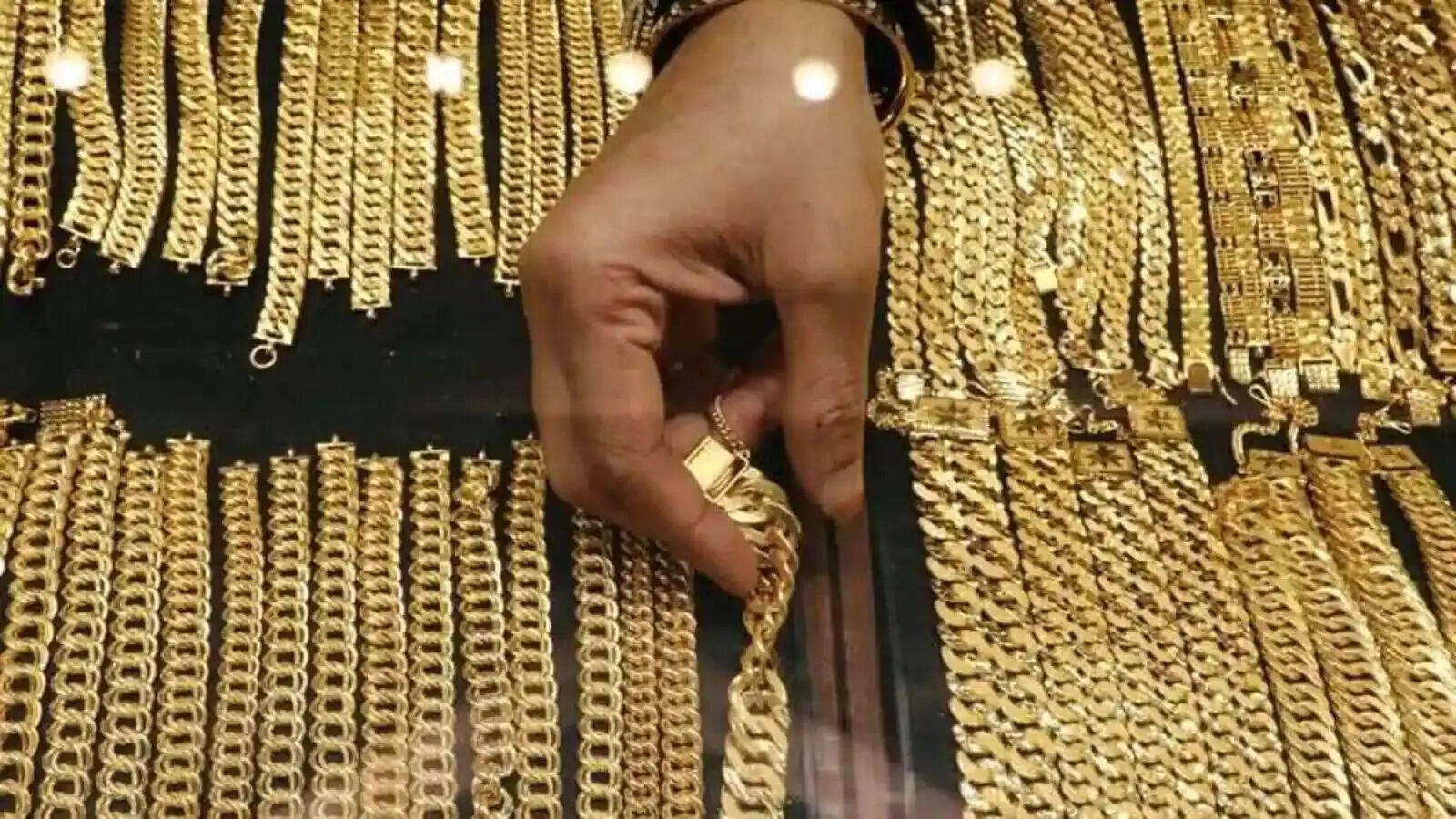 இன்று குறைந்தது தங்கம், வெள்ளி விலை!!