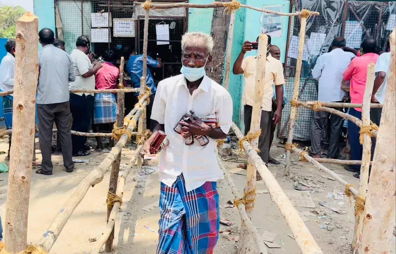 852 டாஸ்மாக் ஊழியர்கள் சஸ்பெண்ட்!! எதற்காக தெரியுமா ?