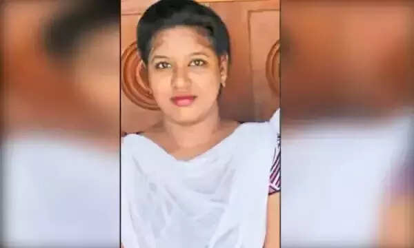 காதலனுக்காக காதலி எடுத்த விபரீத முடிவு..!