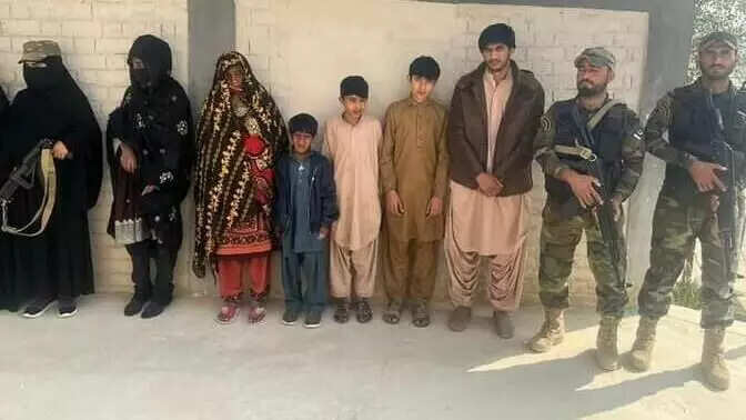 அதிர்ச்சி! வீட்டிலேயே தனியாக சிறை வைத்திருந்த அமைச்சர்!!