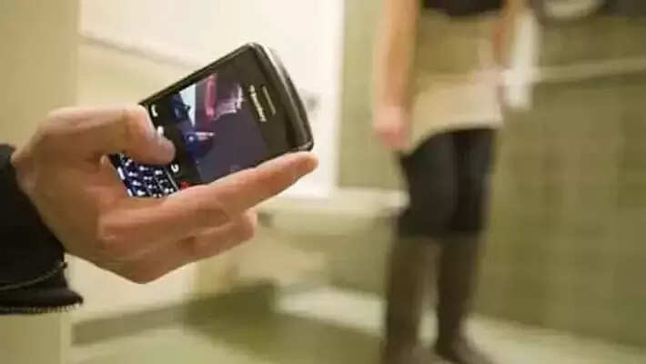 என் ஆசைக்கு நீ இணங்காவிட்டால்... ஆபாச வீடியோ எடுத்து மிரட்டிய புதுச்சேரி என்ஜினீயர்..!!