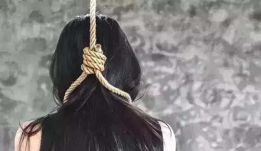 என்னையா பிரேக்-அப் பண்ற..!! பழிவாங்க நிர்வாண போட்டோவை வெளியிட்ட காதலன்..!
