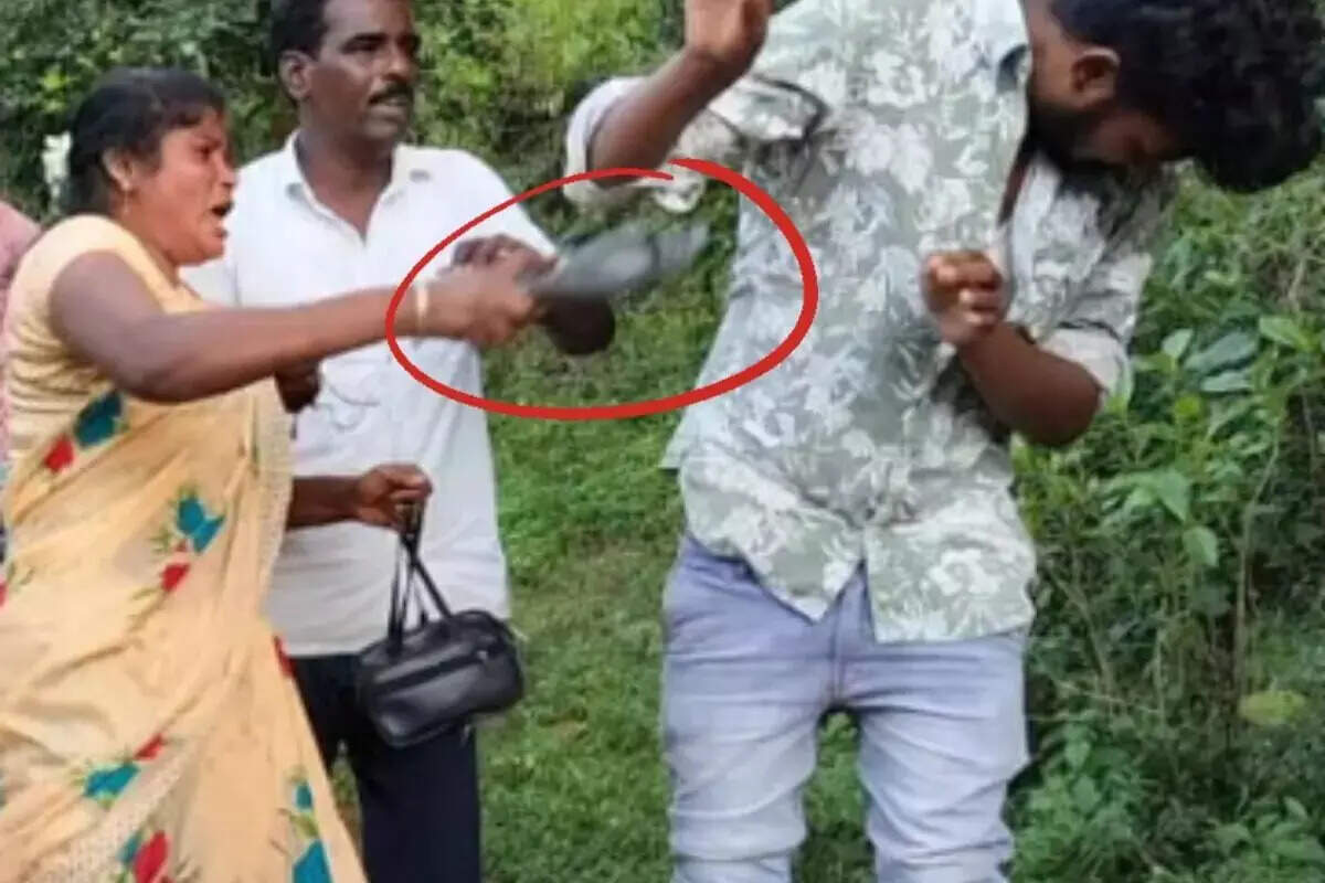 போதையில் சில்மிஷம்… செருப்பால் பொளந்து கட்டிய பெண்!!