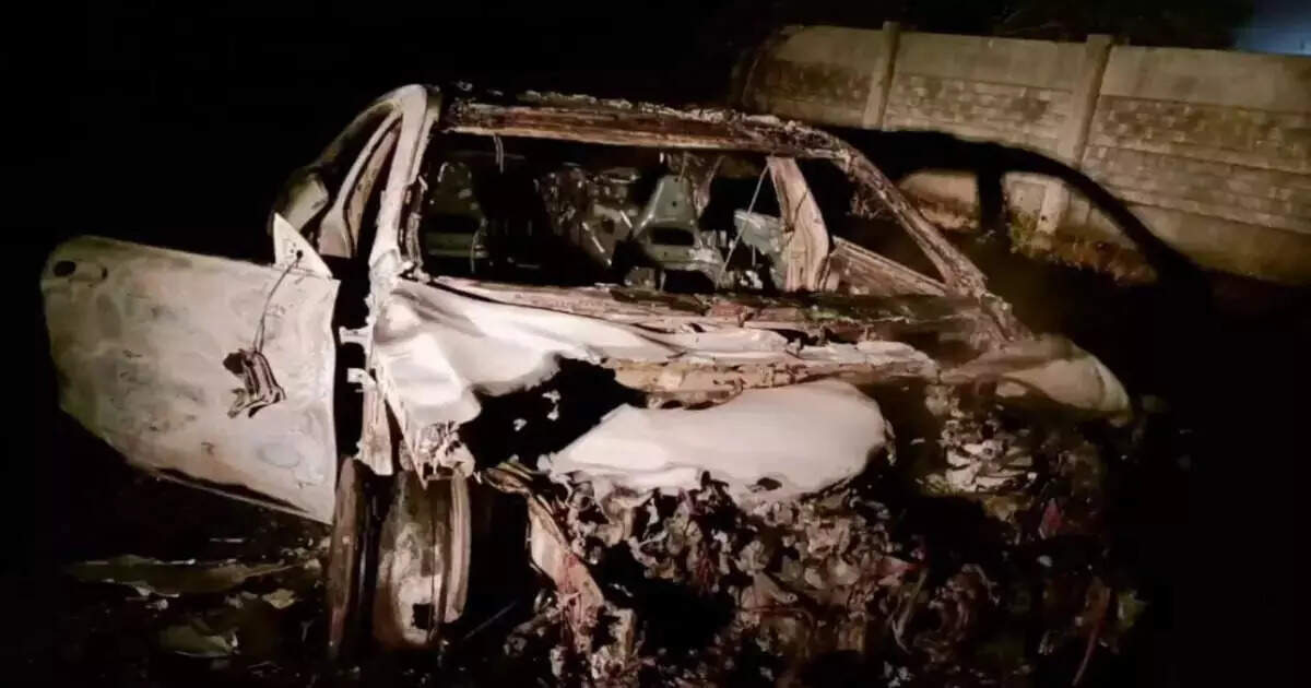 காதலியுடன் சண்டை போட்டு 70 லட்ச ரூபாய் காரை எரித்த காதலன்!!