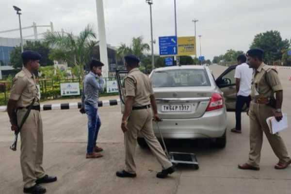 விமான நிலையங்களில் பார்வையாளர்களுக்கு தடை!