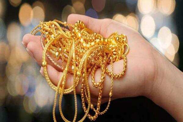 தங்கம் விலை அதிரடி உயர்வு!! பொதுமக்கள் அதிர்ச்சி!!