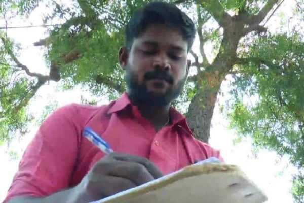 2020 நிமிடங்களில் 2020 கவிதைகள்: தமிழக இளைஞரின் அசத்தல் சாதனை 2020 நிமிடங்களில் 2020 கவிதைகள்: தமிழக இளைஞரின் அசத்தல் சாதனை