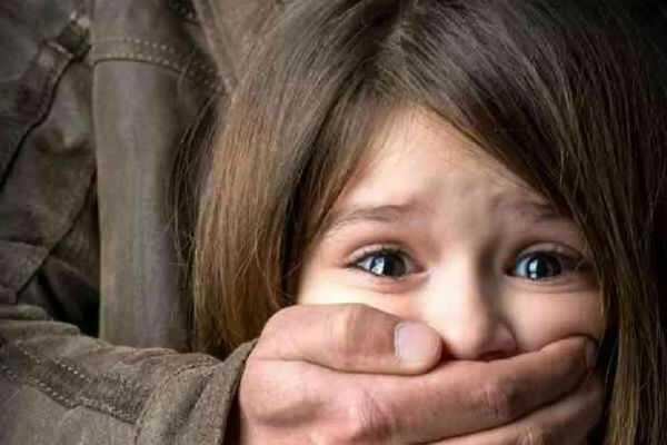 உஷார்!! குழந்தைகள் கடத்தலுக்கு பெற்றோர்களும் முக்கிய காரணம்! உஷார்!! குழந்தைகள் கடத்தலுக்கு பெற்றோர்களும் முக்கிய காரணம்!