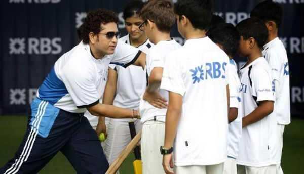 கிரிக்கெட்டில் மீண்டும் களமிறங்கிய சச்சின்! குவியும் பாராட்டுக்கள்!