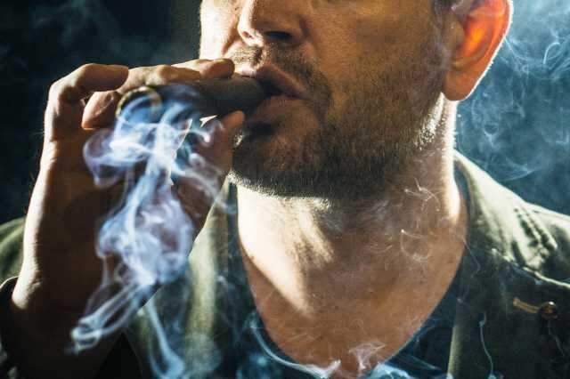 வீட்டில் சிகிரெட் பிடிப்பவர்களா !! இதை செய்தால் உடனே தீர்வு கிடைக்கும்.