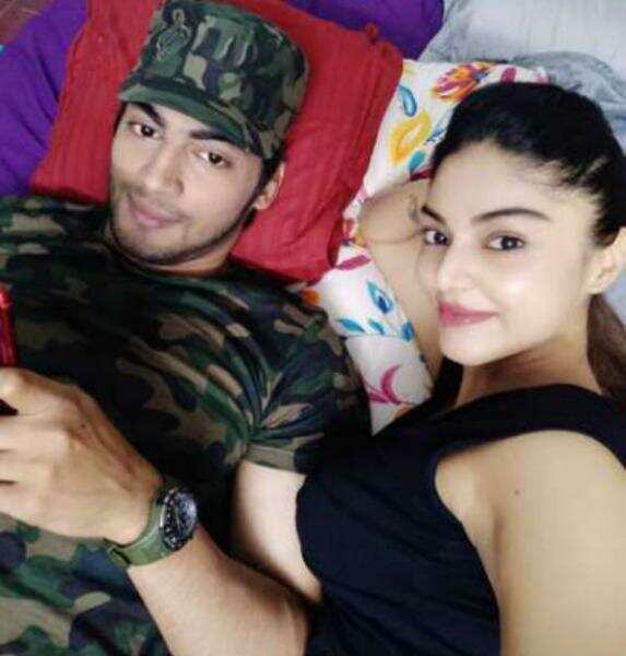 பிக்பாஸ் தர்ஷன் மீது சனம் ஷெட்டி புகார்! ஆதாரத்தை வெளியிட்டார்!