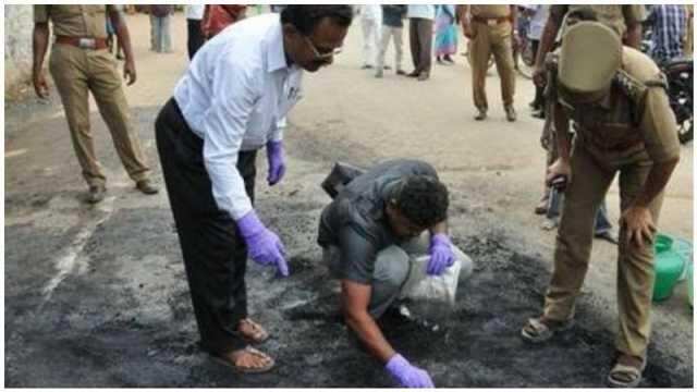 தொப்பையை கேலி செய்ததால் தோழியை எரித்த இளைஞர்!! தொப்பையை கேலி செய்ததால் தோழியை எரித்த இளைஞர்!!