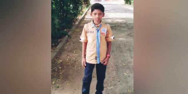 தாயின் சேலை இறுகி 12 வயது சிறுவன் பலி!! விளையாட்டு வினையான கொடூரம்!!