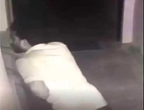 இரவில் வீட்டு படுக்கை அறையை எட்டிப்பார்க்கும் சைக்கோ.. நடமாடவே அச்சப்படும் பெண்கள்..?