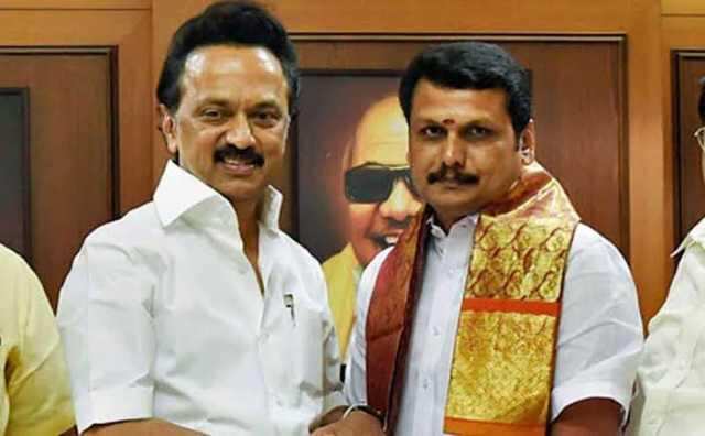 அள்ள அள்ள ஆவணங்கள்-அசந்துபோன அதிகாரிகள் அள்ள அள்ள ஆவணங்கள்-அசந்துபோன அதிகாரிகள்