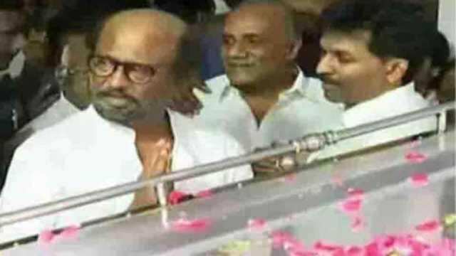 பேராசிரியர் அன்பழகன் உடலுக்கு ரஜினி நேரில் அஞ்சலி!!