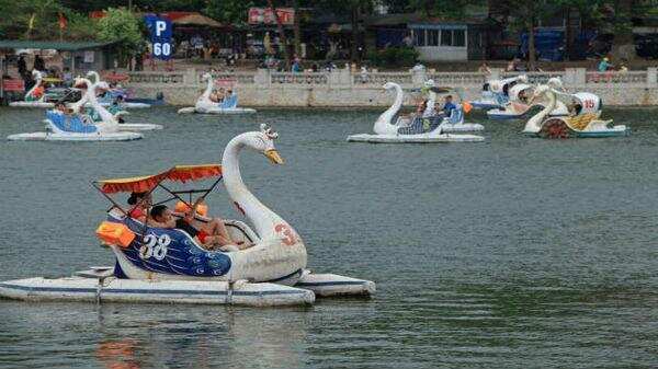 காதலர் தினம்! களை கட்டிய முதலியார் குப்பம் படகு குழாம்!