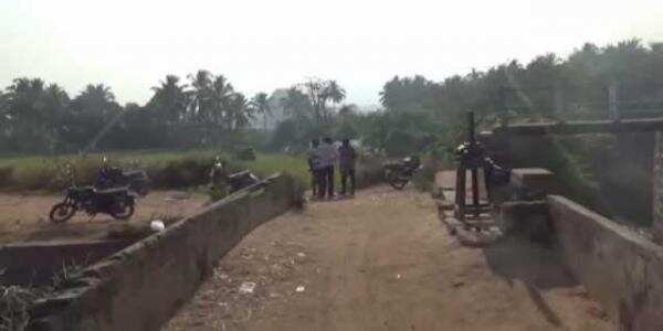 மகனை துண்டு துண்டாக வெட்டி வீசிய கொடூர தாய்!! உடல்பாகங்களைத் தேடிக் கொண்டிருக்கும் காவல்துறை!!