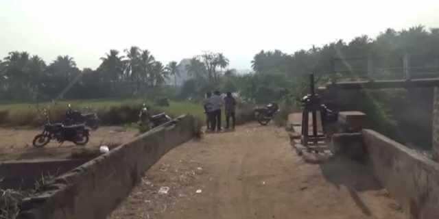 கஞ்சாவுக்கு அடிமை.. இளைய மகனுடன் சேர்ந்து மூத்த மகனை கொன்ற தாய்..! உடல் பாகங்களை தேடும் போலீஸ்!! கஞ்சாவுக்கு அடிமை.. இளைய மகனுடன் சேர்ந்து மூத்த மகனை கொன்ற தாய்..! உடல் பாகங்களை தேடும் போலீஸ்!!