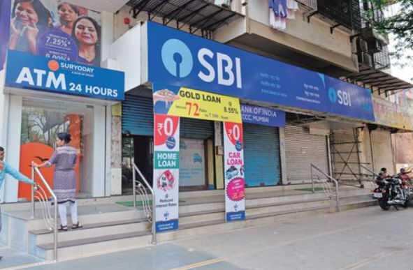 8 நாட்களுக்கு வங்கி விடுமுறையா? வலம் வரும் வாட்ஸ்-அப் வதந்தி!!