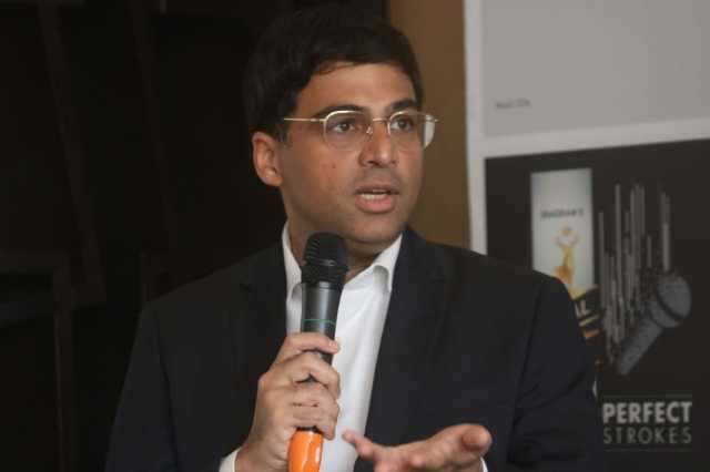 நீங்களும் விஸ்வநாதன் ஆனந்துடன் செஸ் விளையாடலாம்! கொரோனா நிவாரணத்திற்கு நிதி திரட்டுகிறார்!