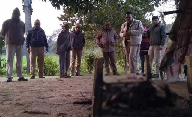 இளம்பெண் உயிருடன் எரித்துக் கொலை! வன்முறை களமாகும் உபி மாநிலம்!