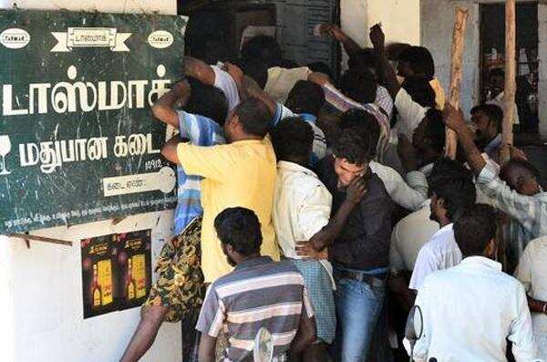 பொங்கலை கடந்த ஆண்டை விட உற்சாகமாக கொண்டாடிய குடிமகன்கள்.. டாஸ்மாக் மது விற்பனை விவரம்