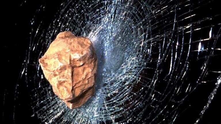 பஸ் கண்ணாடியை உடைச்ச ரூட் தல! போலீசில் சிக்கிய 30 கல்லூரி மாணவர்கள்!