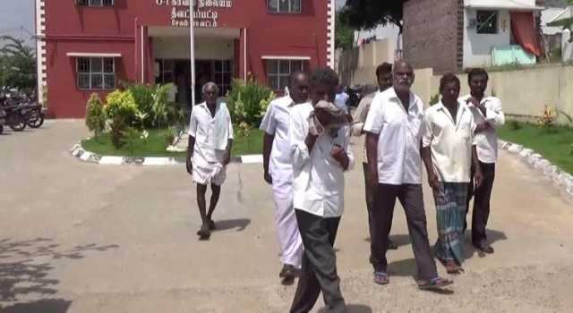 ஒரே ஒரு வாட்ஸ்அப் குழு தான்.. பல லட்சம் ரூபாய் மோசடி செய்த புரோகிதர்..! ஒரே ஒரு வாட்ஸ்அப் குழு தான்.. பல லட்சம் ரூபாய் மோசடி செய்த புரோகிதர்..!