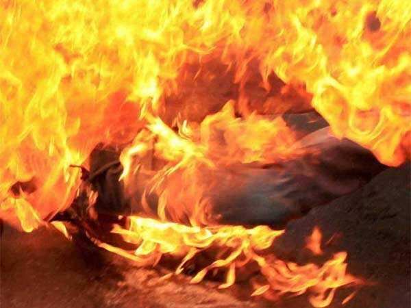 அடகு வைத்த பைக்கை மீட்க முடியவில்லை.. தாத்தா செயலால் தீயில் பற்றி எரிந்த பேரன்.. அடகு வைத்த பைக்கை மீட்க முடியவில்லை.. தாத்தா செயலால் தீயில் பற்றி எரிந்த பேரன்..