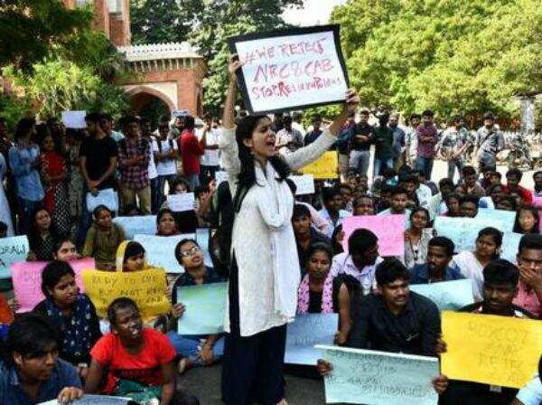 எடப்பாடி ஆட்சி டிஸ்மிஸ்!! பொதுக்கூட்டத்தில் எச்.ராஜா பகீர் தகவல்!!