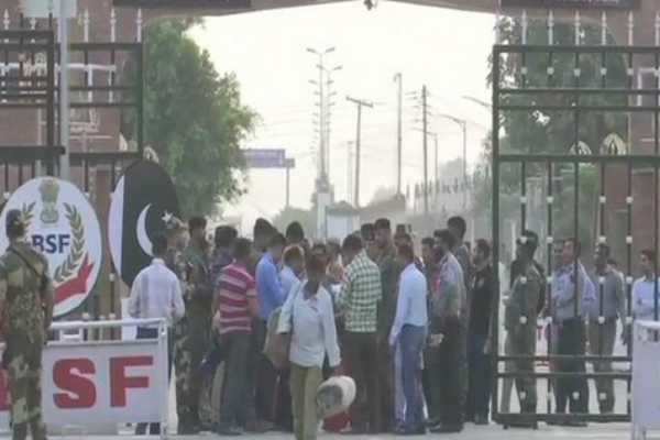 பாகிஸ்தான் சிறைகளில் வாடிவந்த 100 இந்தியர்கள் விடுவிப்பு!