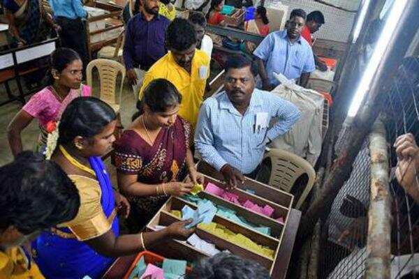 குலுக்கல் முறையில் தேர்தல் முடிவுகள்!! நீதிமன்றம் அதிரடி!