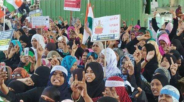 வண்ணாரப்பேட்டை முஸ்லீம்கள் போராட்டத்தில் திடீர் திருமணம்! திருமணத்திற்கு பின்பும் போராட்டத்தில் கலந்துக் கொண்ட புதுமண தம்பதியினர்!!