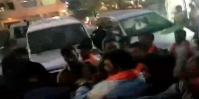 பாஜக கூட்டத்தில் அதிமுக பிரமுகருக்கு அடி, உதை!! கிருஷ்ணகிரியில் பரபரப்பு! பாஜக கூட்டத்தில் அதிமுக பிரமுகருக்கு அடி, உதை!! கிருஷ்ணகிரியில் பரபரப்பு!