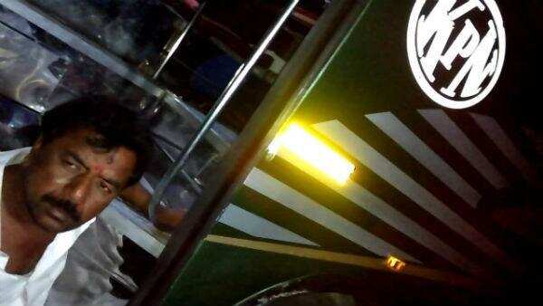 அண்ணே... டயர் தனியா ஓடுது! பீதியில் உறைந்த பயணிகள்!! தனியார் பேருந்துகளின் அராஜகம்!!