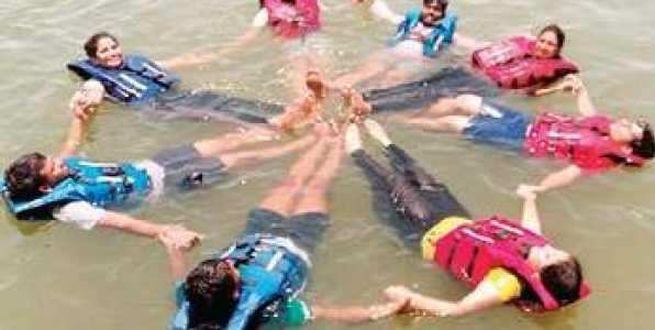 காதலர் தினம்! களை கட்டிய முதலியார் குப்பம் படகு குழாம்!