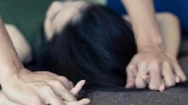 நினைக்கும் போதெல்லாம் செல்ல கள்ளக்காதலர்கள்.. ஒரே ஒரு கணவரால் இடையூறு.. திட்டம் தீட்டியை ஆசிரியை..