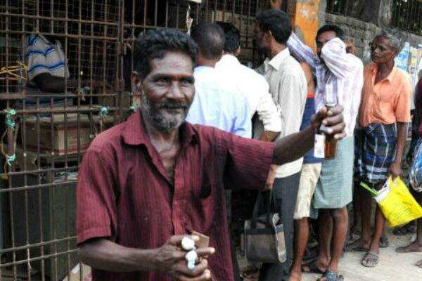 டாஸ்மாக் மதுபான விலை திடீர் உயர்வு! குடிமகன்கள் சோகம்!!