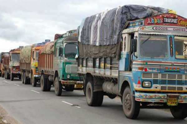 அச்சச்சோ... நாடு முழுவதும் லாரிகள் ஸ்ட்ரைக் அபாயம்! எகிறப் போகும் விலைவாசி!
