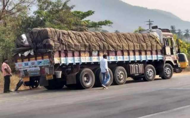 மூட்டை மூட்டையாக சிக்கிய ரேஷன் அரிசி - அதிகாரிகள் அதிர்ச்சி
